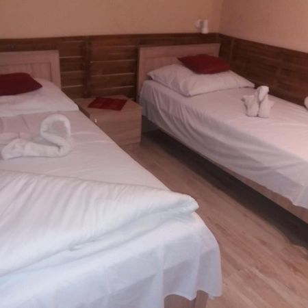 Abszolut Hotel Es Panzio Nyírbátor Buitenkant foto