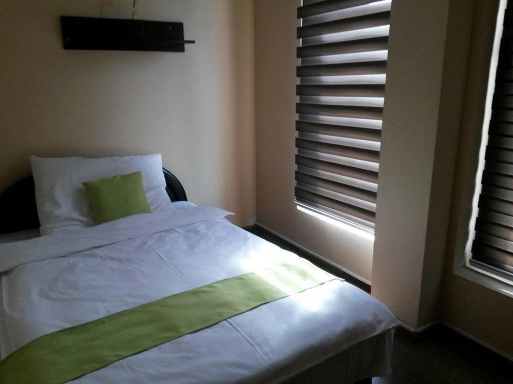 Abszolut Hotel Es Panzio Nyírbátor Kamer foto