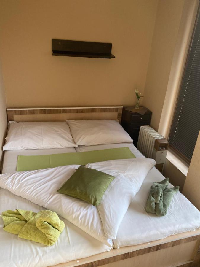 Abszolut Hotel Es Panzio Nyírbátor Buitenkant foto