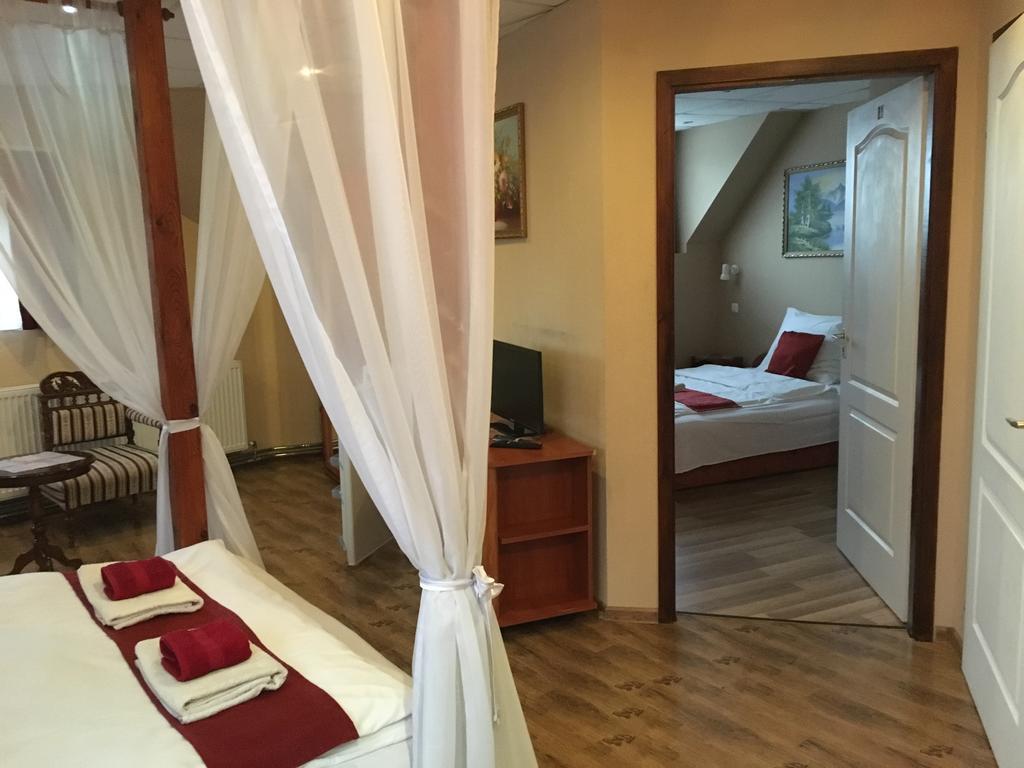 Abszolut Hotel Es Panzio Nyírbátor Kamer foto
