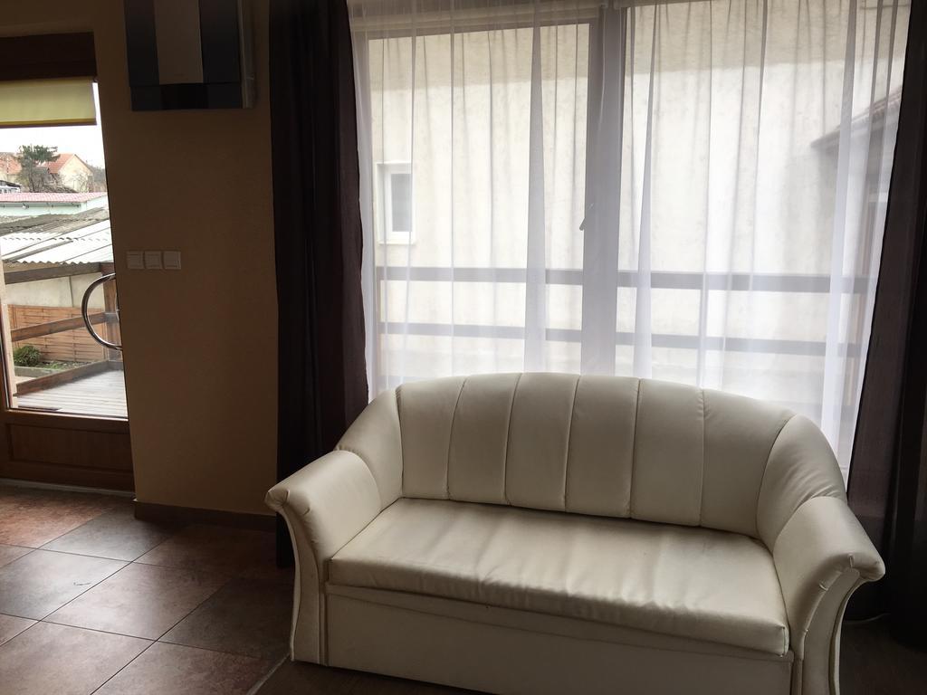 Abszolut Hotel Es Panzio Nyírbátor Buitenkant foto