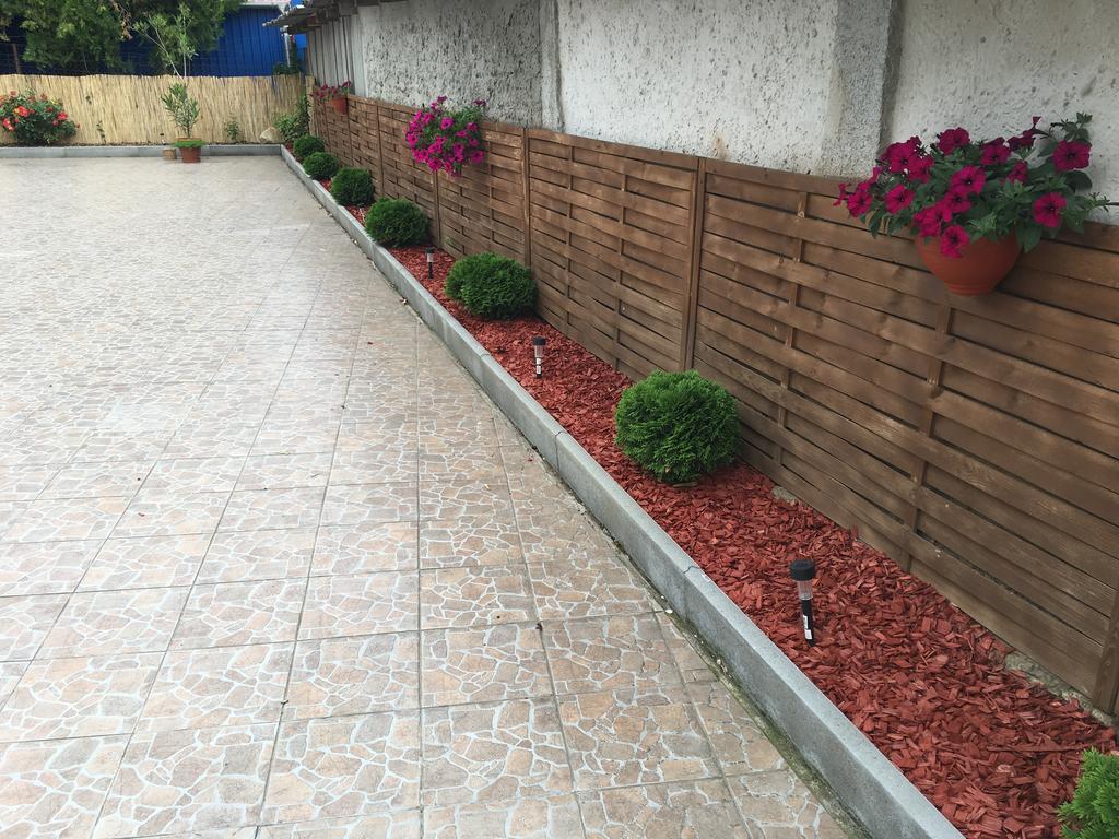 Abszolut Hotel Es Panzio Nyírbátor Buitenkant foto