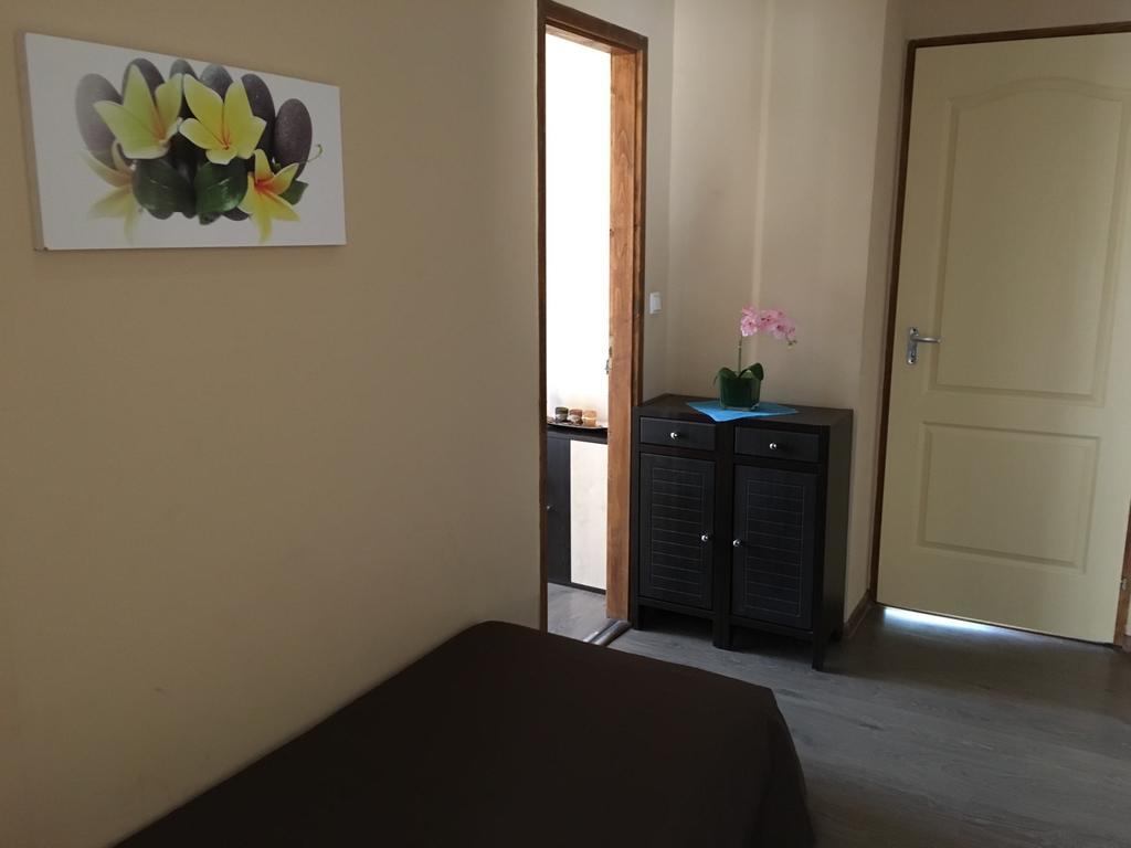Abszolut Hotel Es Panzio Nyírbátor Buitenkant foto