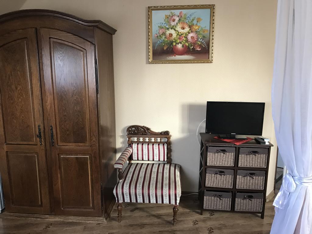 Abszolut Hotel Es Panzio Nyírbátor Buitenkant foto