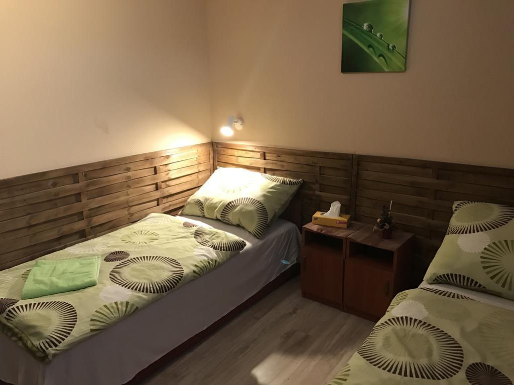 Abszolut Hotel Es Panzio Nyírbátor Buitenkant foto