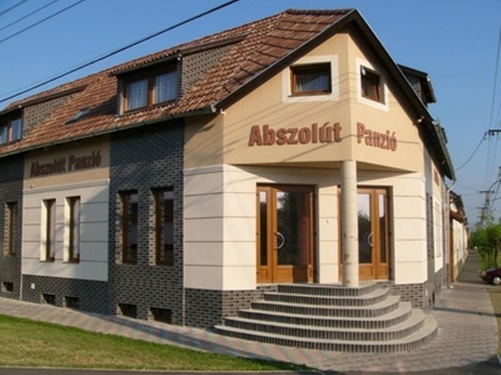 Abszolut Hotel Es Panzio Nyírbátor Buitenkant foto