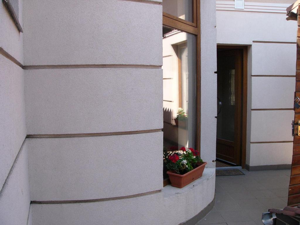 Abszolut Hotel Es Panzio Nyírbátor Buitenkant foto