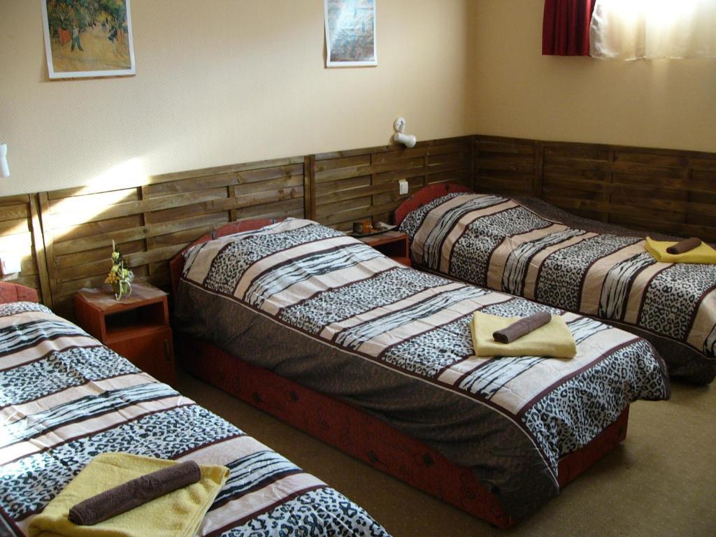 Abszolut Hotel Es Panzio Nyírbátor Kamer foto